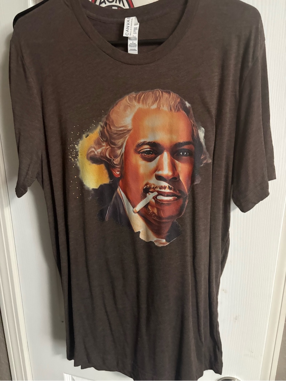 Men’s Dave Chapelle/George Washington BrownT-Shirt with Portrait Print. Size L